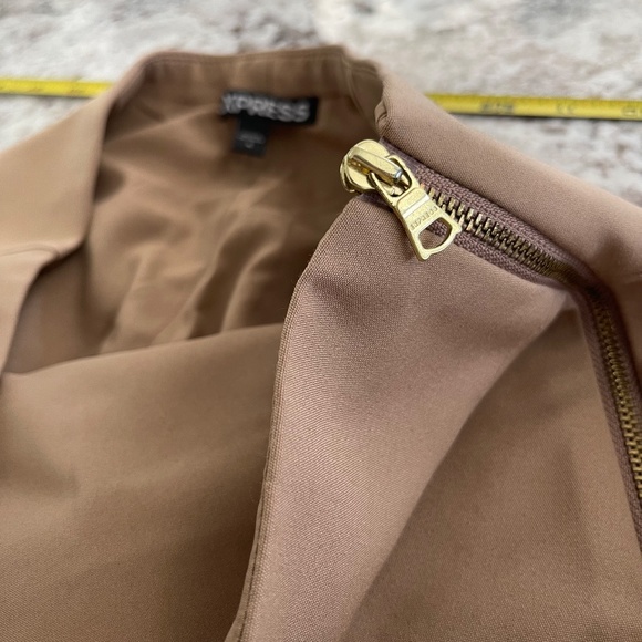 Express Pencil Skirt, Zipper detail - Picture 9 of 12